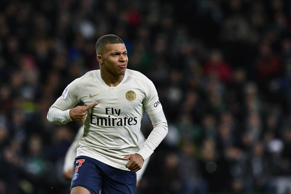 皇马多恐惧梅西？不敢提名字！半场就三张黄牌！